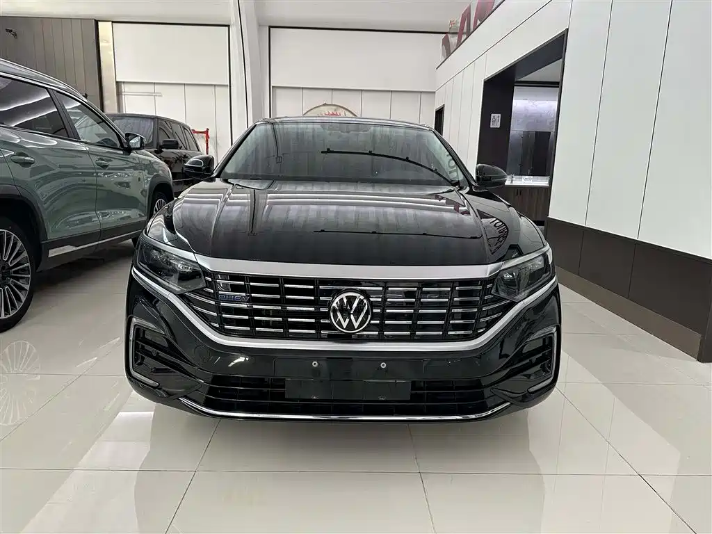 Volkswagen Passat Plug-In Hybrid 2022 — фото 3