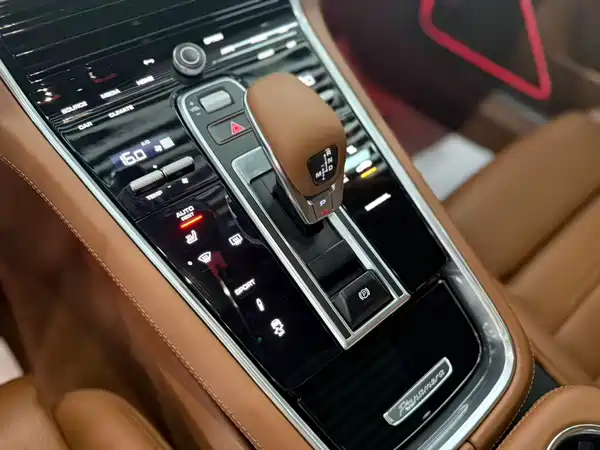 Porsche Panamera 2023