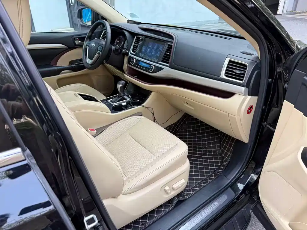 Toyota Highlander 2017 — фото 10