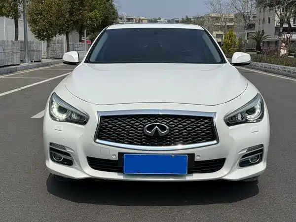 Infiniti Q50 2014