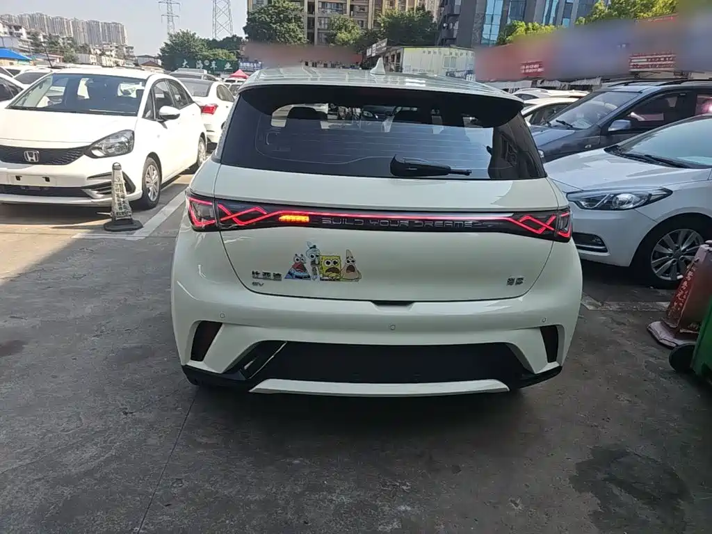 BYD Dolphin 2025