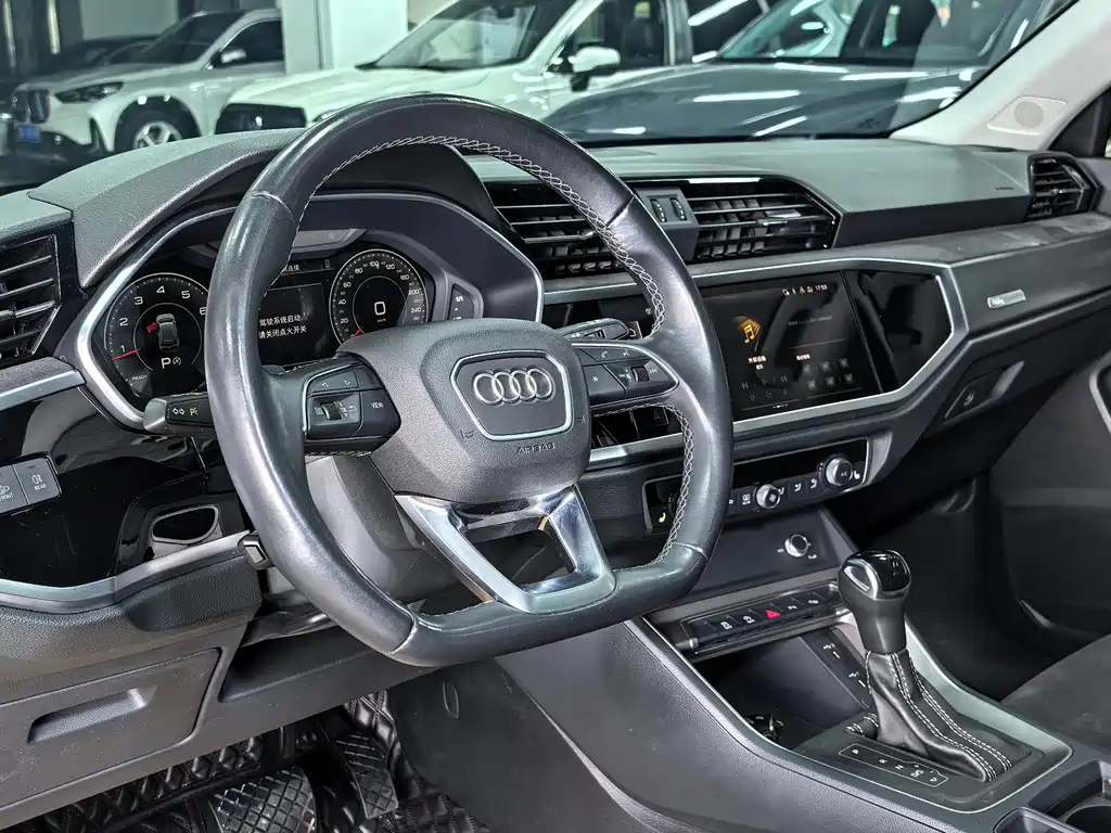 Audi Q3 2022 — фото 11
