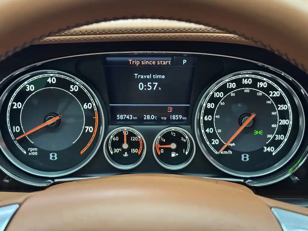 Bentley Continental 2016 — фото 12