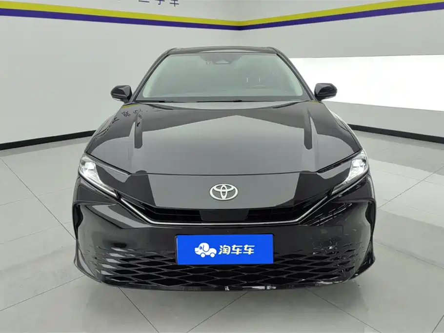 Toyota Camry 2024 — фото 2