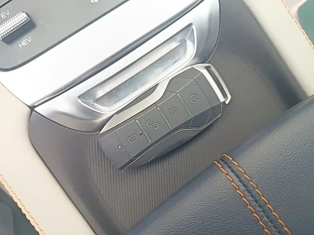 BYD Song PLUS New Energy 2023 — фото 9