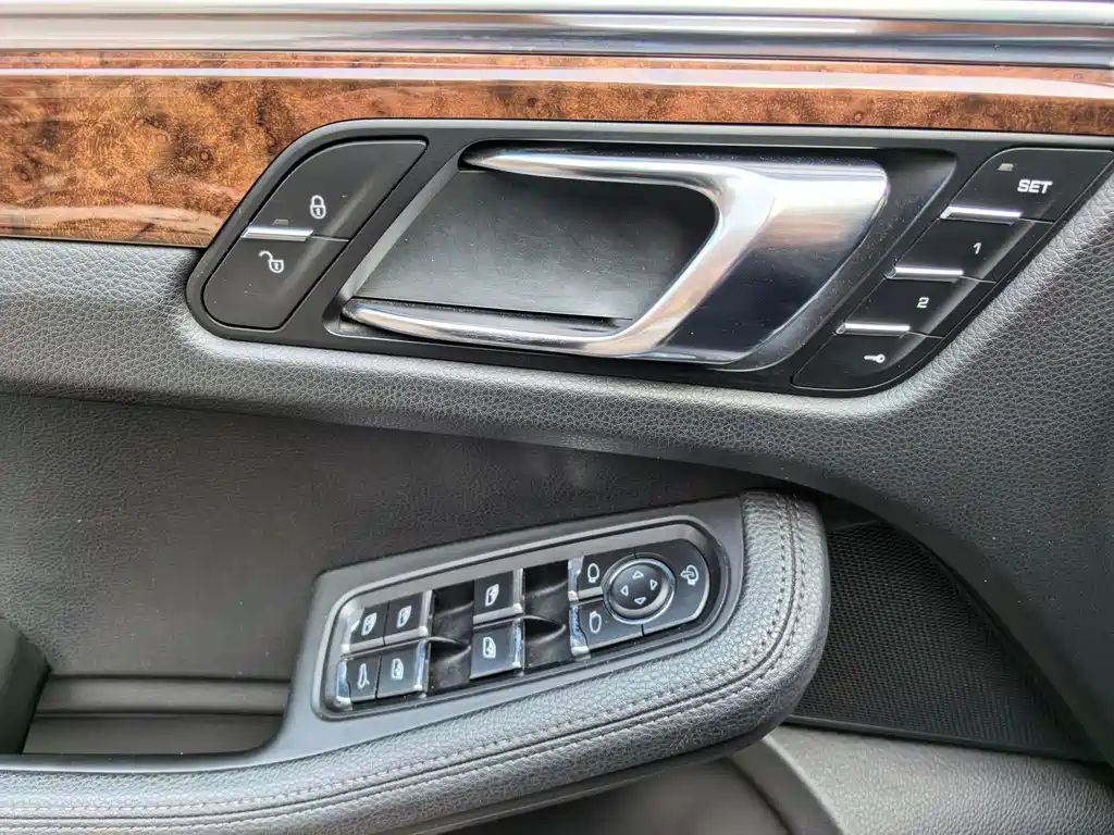 Porsche Macan 2015 — фото 18