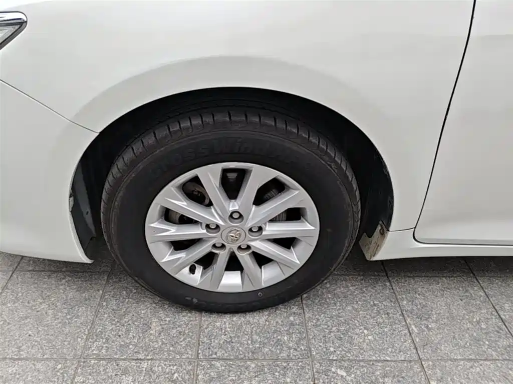 Toyota Camry 2017 — фото 23