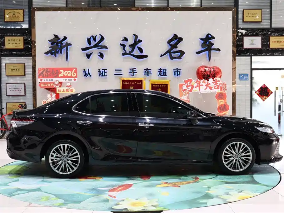 Toyota Camry 2019 — фото 4