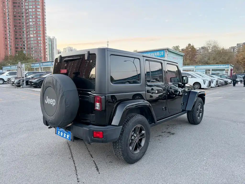 Jeep Wrangler 2016 — фото 13