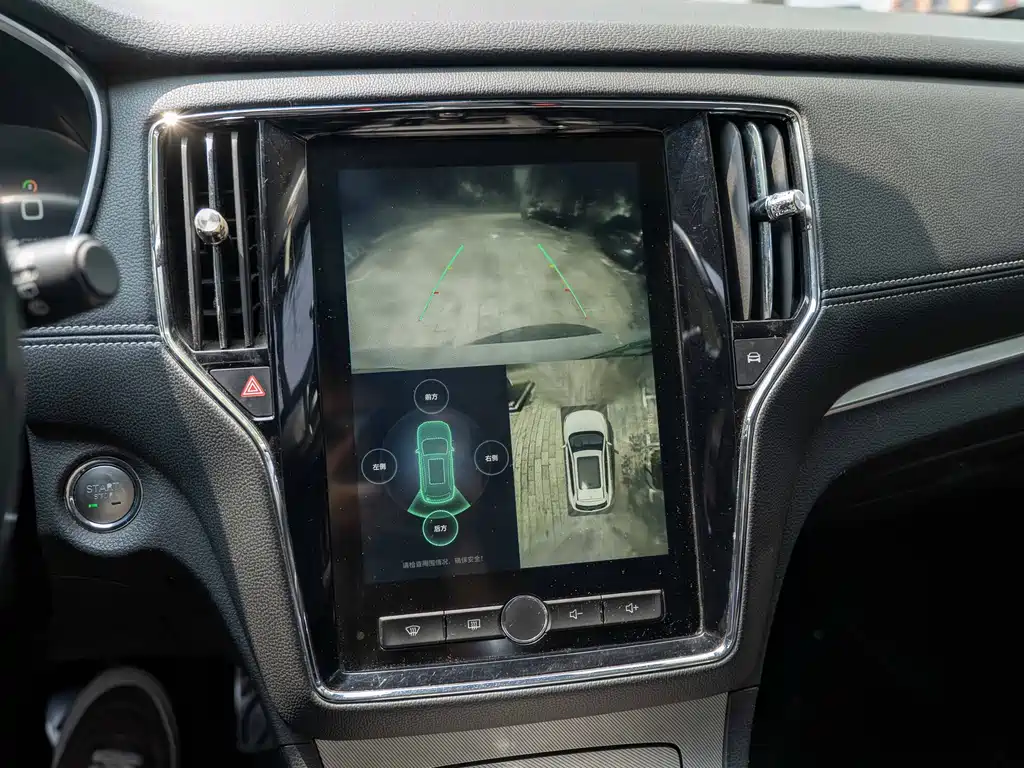 Roewe RX5 New Energy 2017 — фото 16