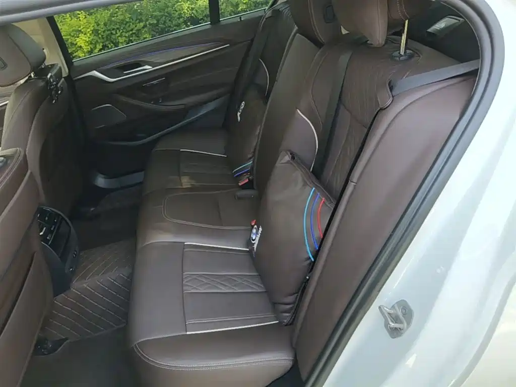 BMW 5 Series 2022 — фото 17