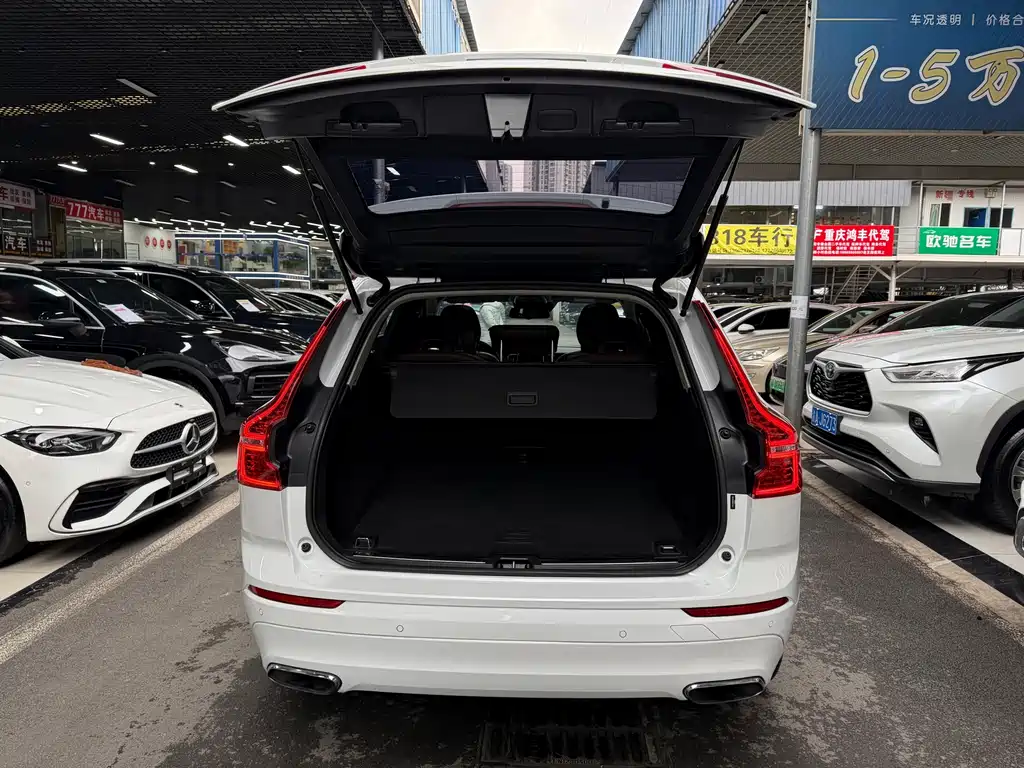 Volvo XC60 2018 — фото 30