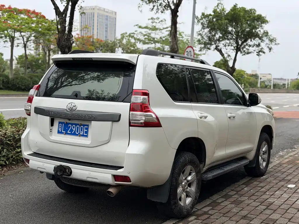 Toyota Prado 2017 — фото 2