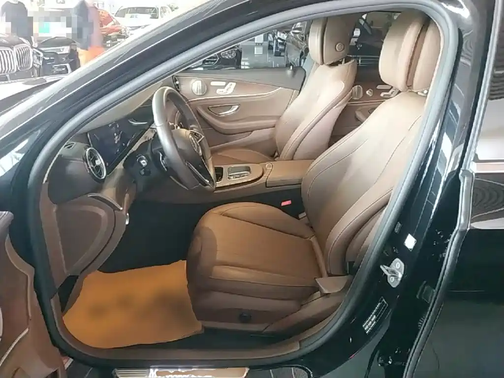 Mercedes-Benz E-Class 2023 — фото 15