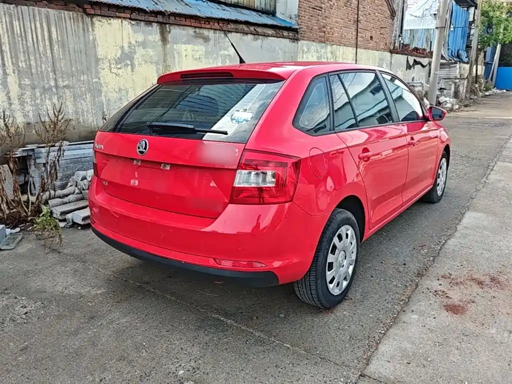 Skoda Rapid Spaceback 2017 — фото 7