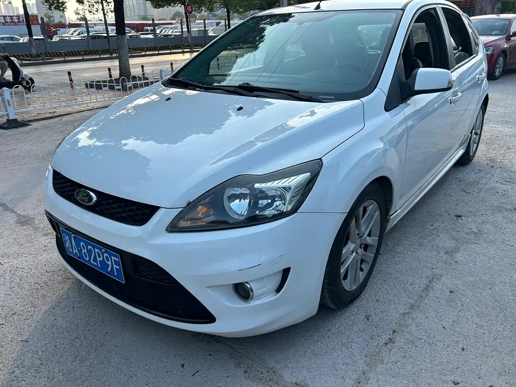 Ford Focus 2014 — фото 1
