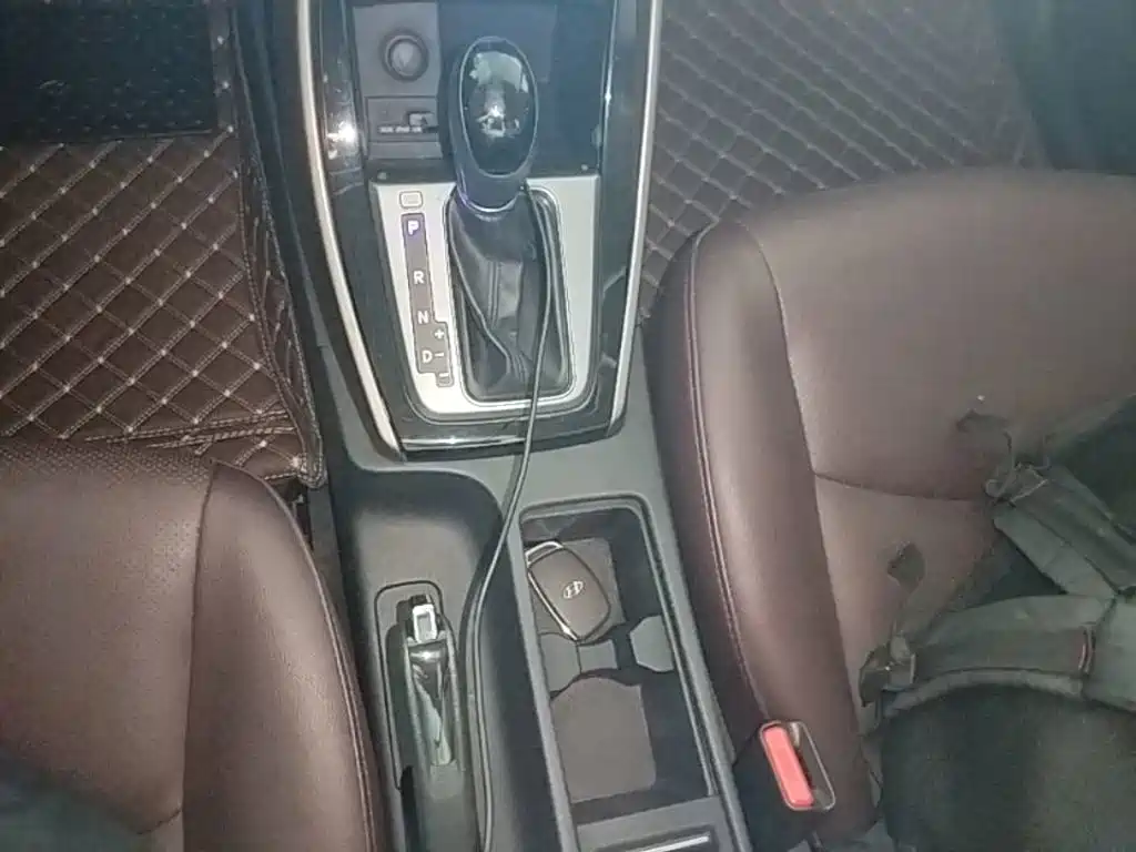 Hyundai Elantra 2016 — фото 14