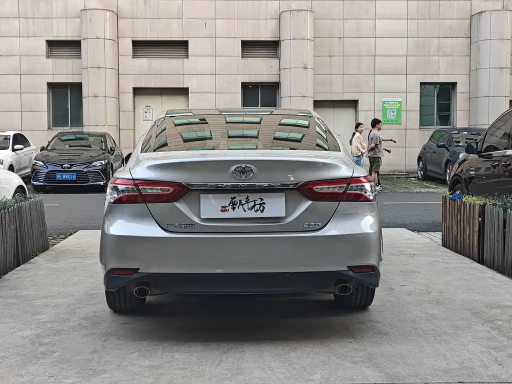 Toyota Camry 2019 — фото 18