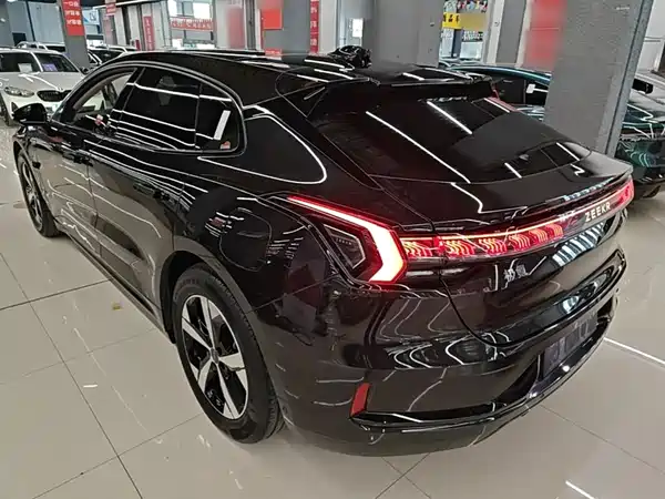 Zeekr 001 2022