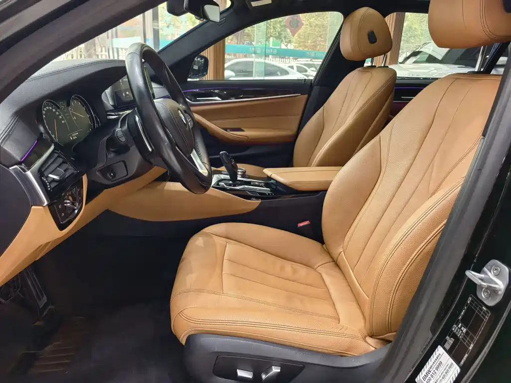 BMW 5 Series 2018 — фото 12