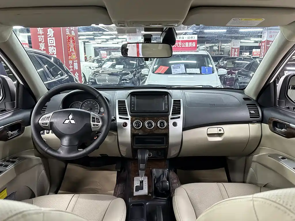 Mitsubishi Pajero Sport 2014 — фото 18
