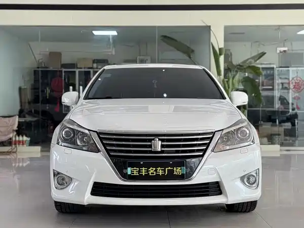 Toyota Crown 2012