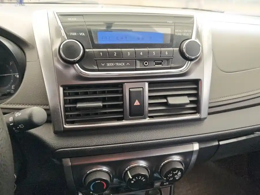 Toyota Yaris L 2014 — фото 14