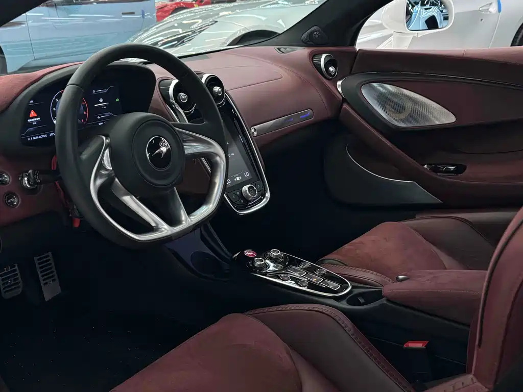 McLaren GT 2023 — фото 10
