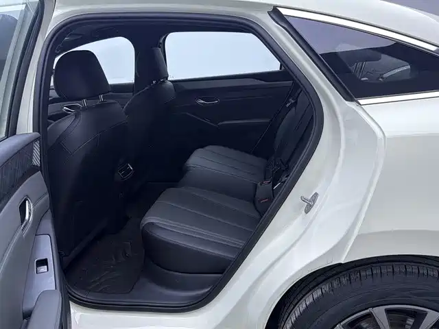 BYD Qin L 2025 — фото 17