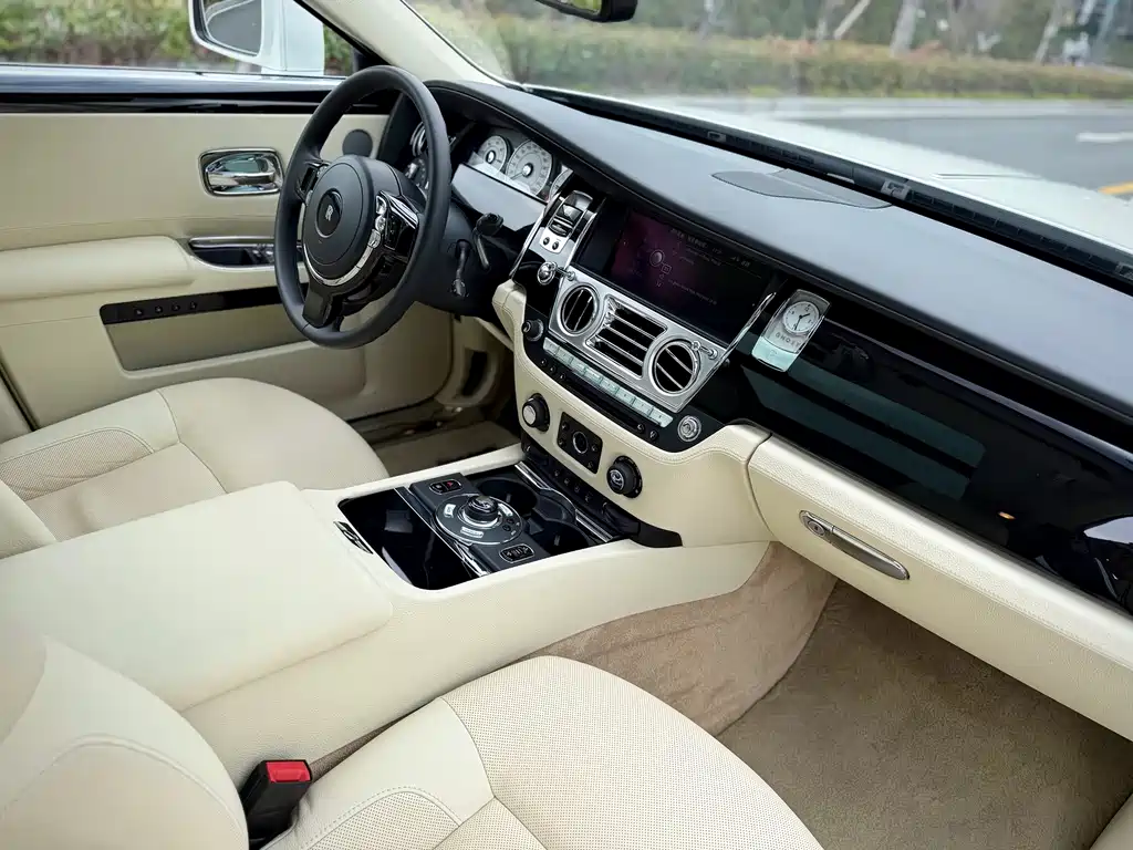 Rolls-Royce Ghost 2011 — фото 16