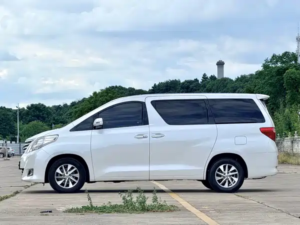 Toyota Alphard 2015