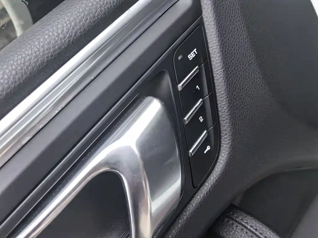 Porsche Macan 2019 — фото 17