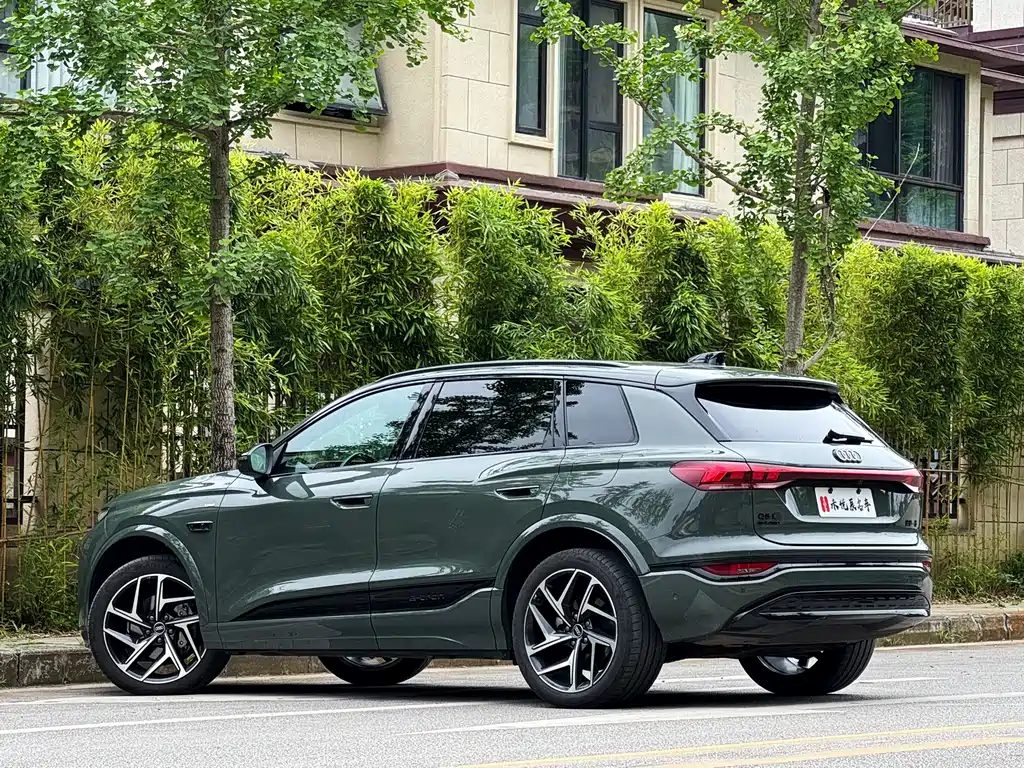 Audi Q6L e-tron 2025 — фото 12