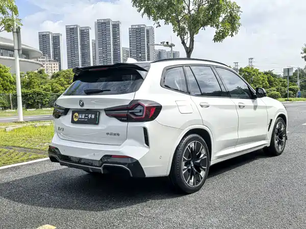 BMW iX3 2024