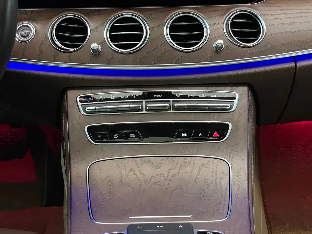 Mercedes-Benz E-Class 2022 — фото 16