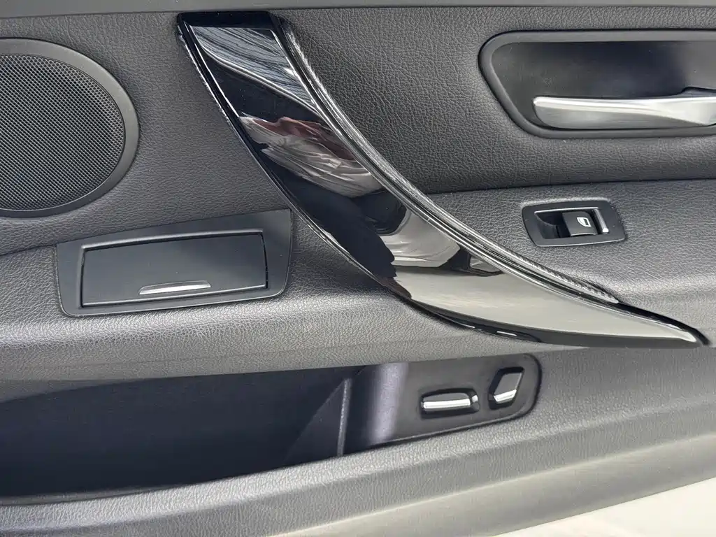 BMW 3 Series 2017 — фото 21