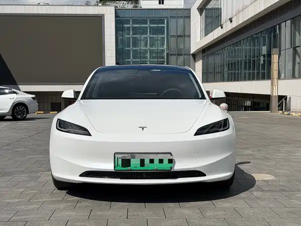 Tesla Model 3 2024