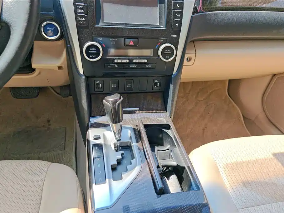 Toyota Camry 2014 — фото 16