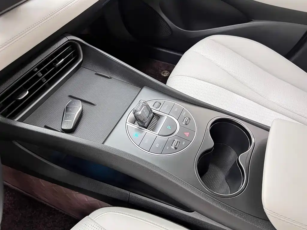 BYD Seal 05 DM-i 2025 — фото 25