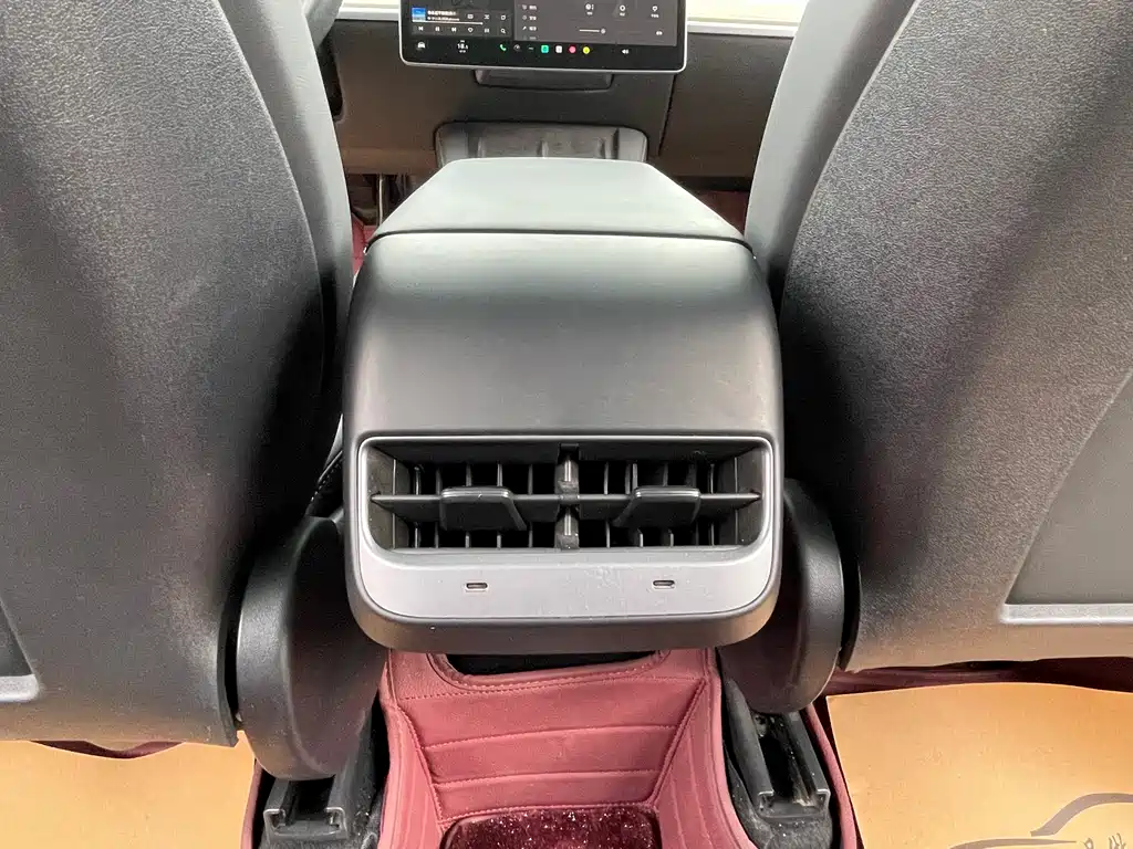 Tesla Model Y 2023 — фото 16