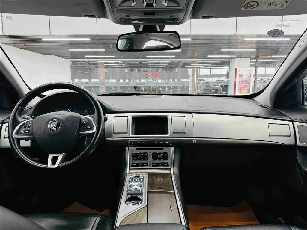 Jaguar XF 2014 — фото 23
