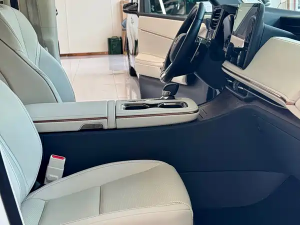 Lexus LM 2023