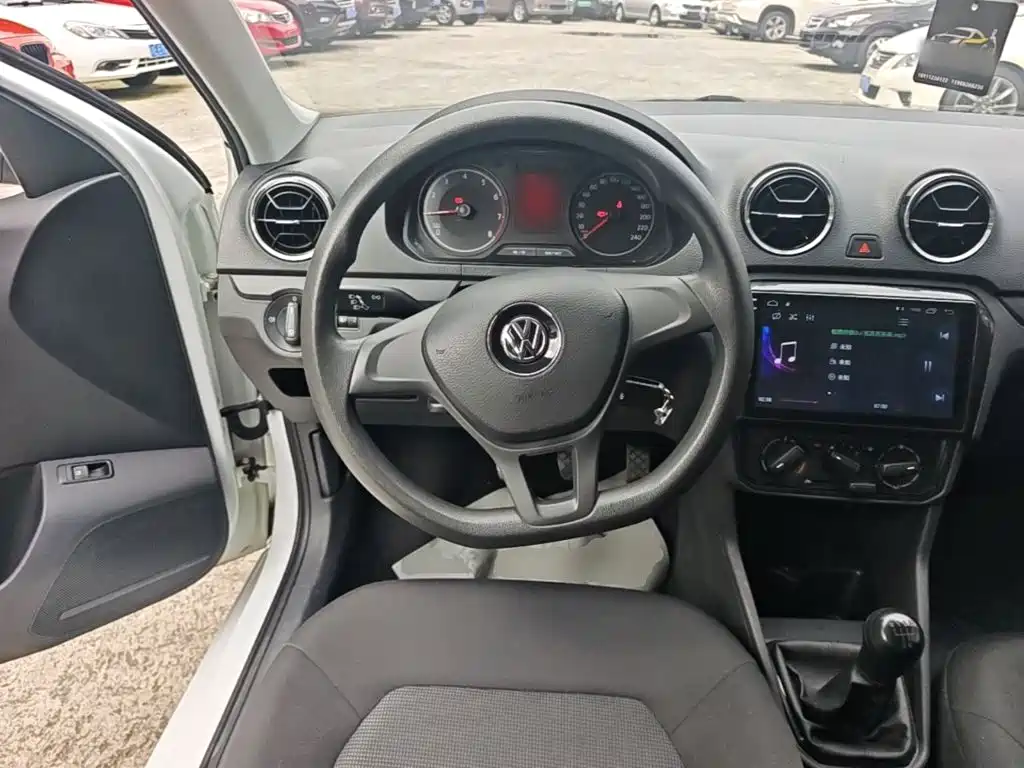 Volkswagen Jetta 2018 — фото 11