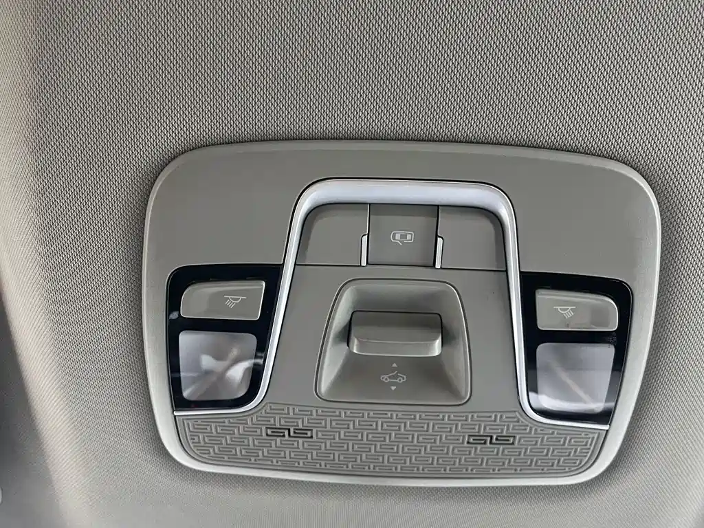 Geely Binyue 2022 — фото 12