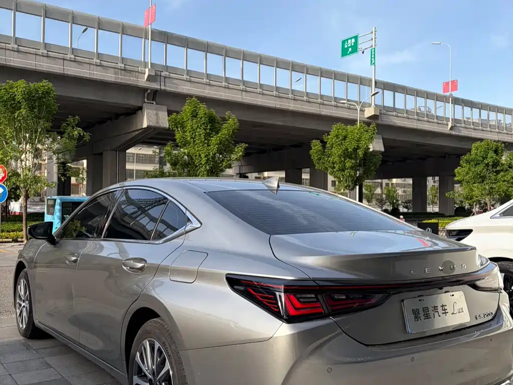 Lexus ES 2025 — фото 11