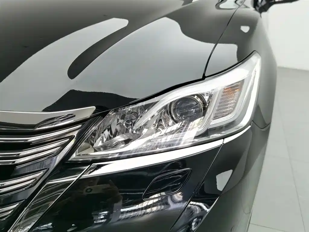 Toyota Crown 2018 — фото 7