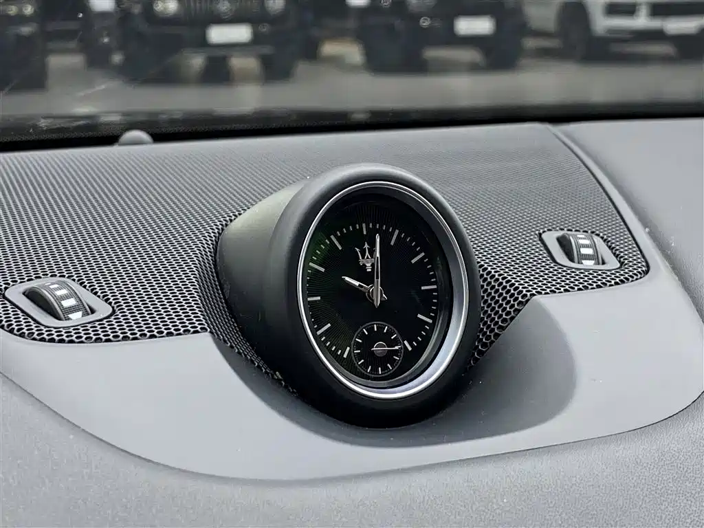Maserati Levante 2021 — фото 25