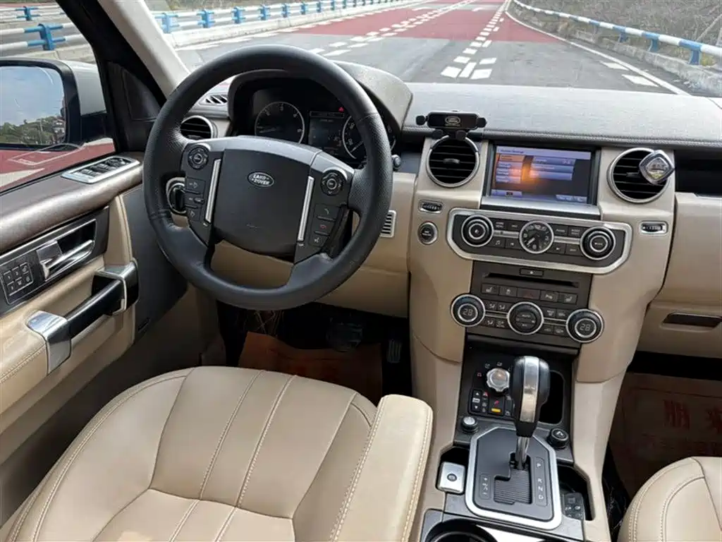 Land Rover Discovery 2011 — фото 12