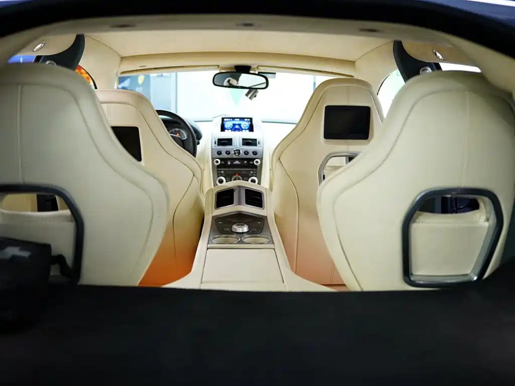Aston Martin Rapide 2011 — фото 44