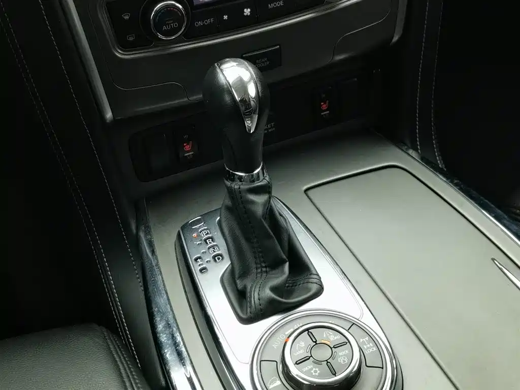 Nissan Patrol 2018 — фото 15